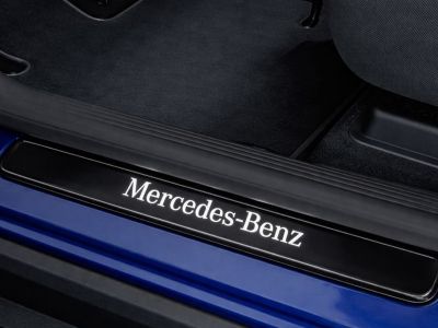 Cache Baguette Seuil éclairée Avant Noir CLA W178