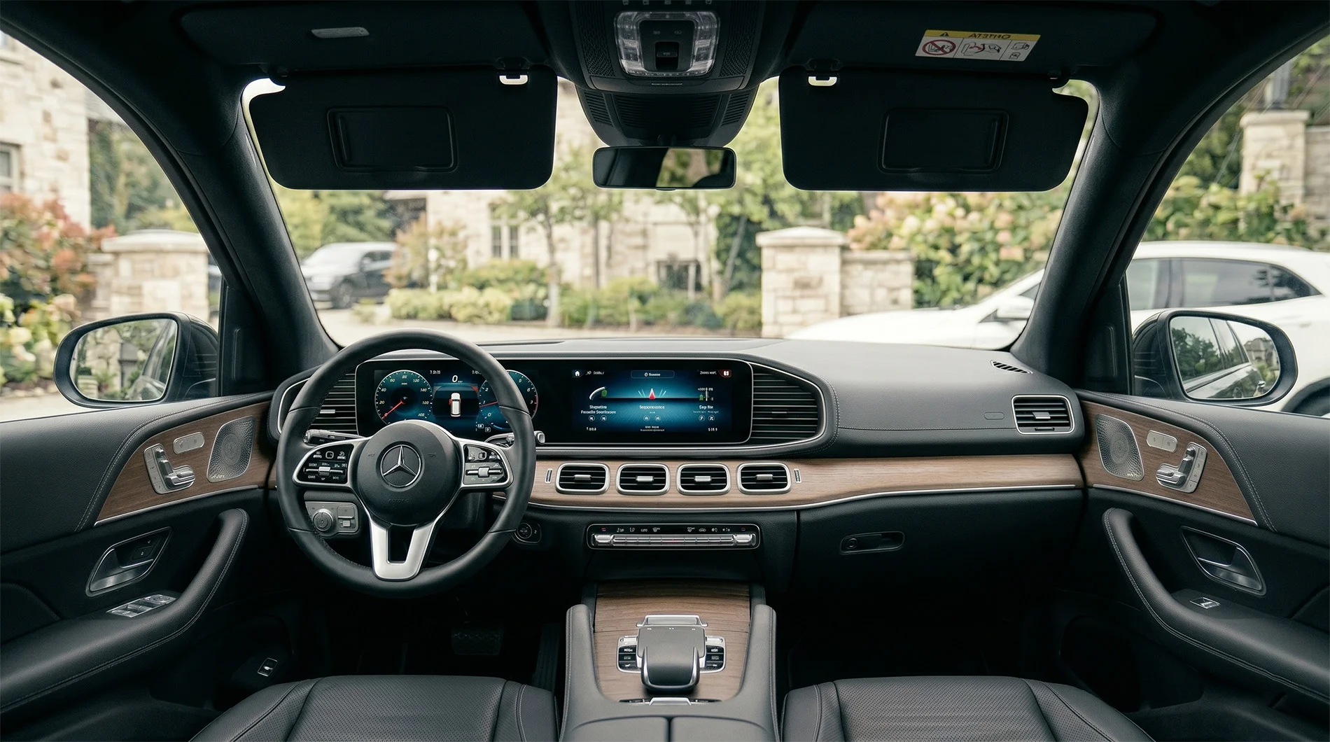 Pare-soleil sur mesure vs universel : Pourquoi investir dans l'origine Mercedes pour votre Classe C, GLC ou GLE ?