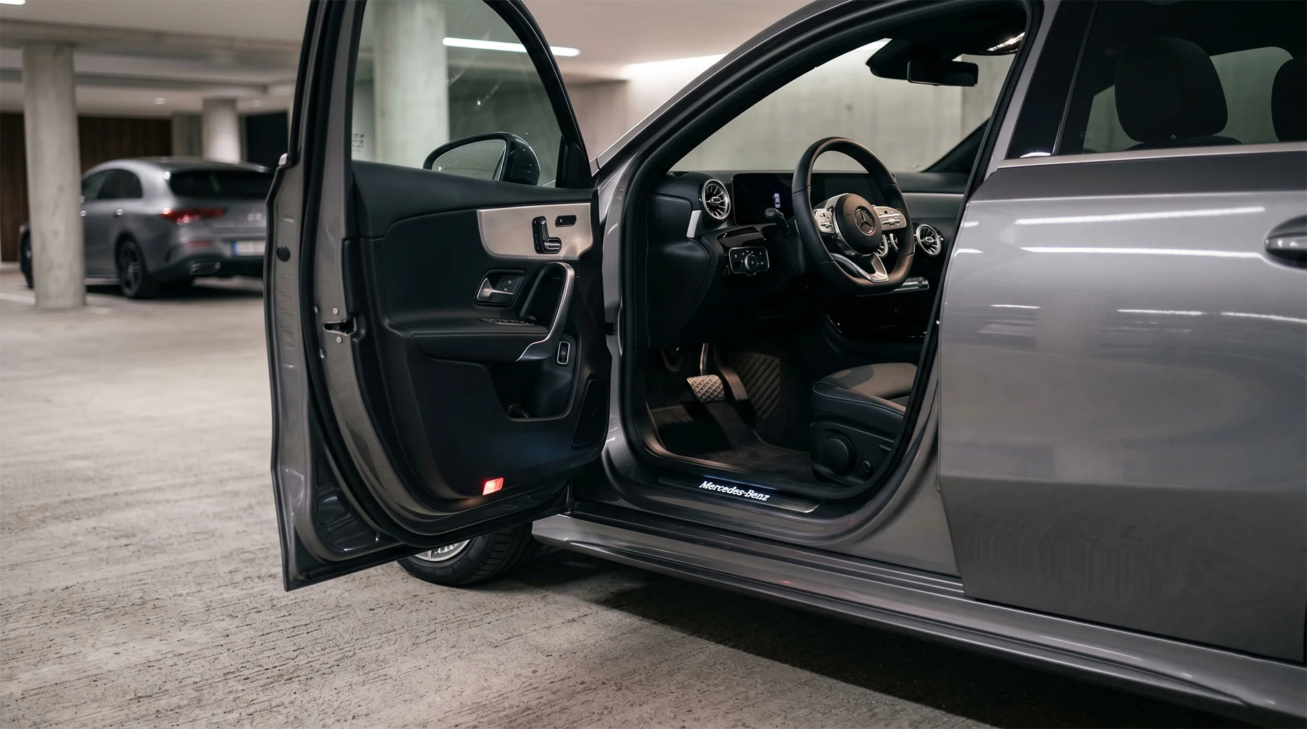 Seuils de porte éclairés Mercedes : Le guide complet pour un montage Plug-and-Play sur Classe A et CLA