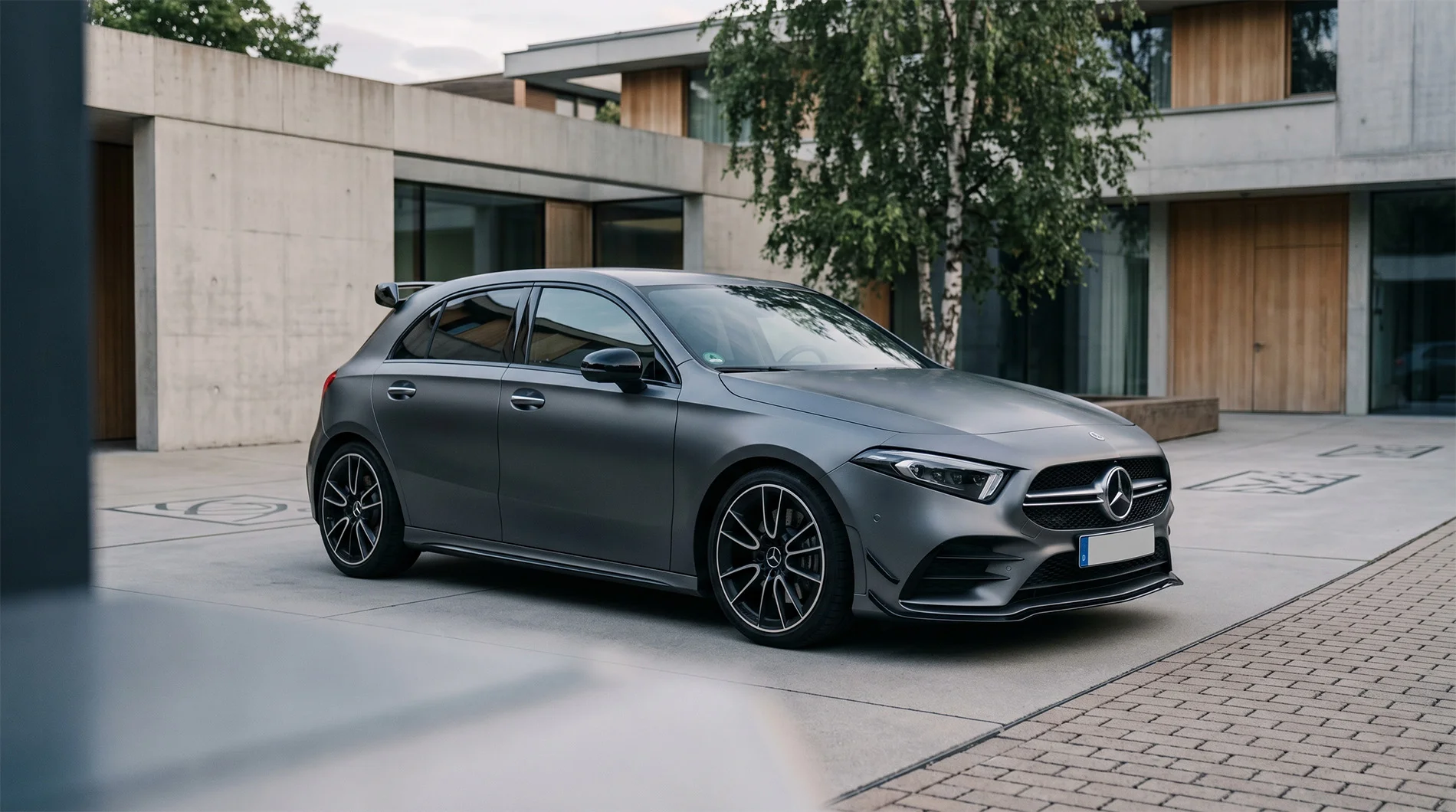 Performance et Look : Comment sublimer votre Mercedes Classe A avec des Spoilers et Flics AMG ?