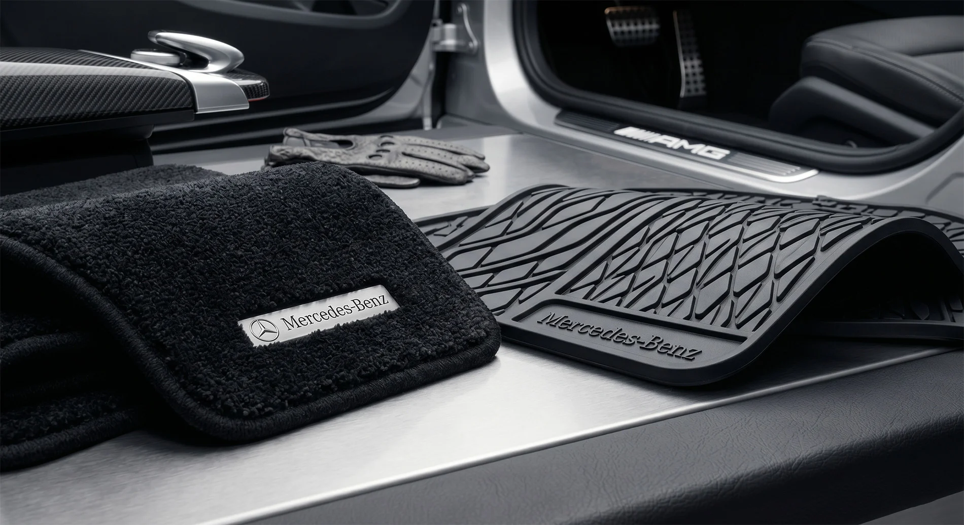 Tapis de sol Mercedes : Velours ou Caoutchouc, quel est le meilleur choix pour votre véhicule ?
