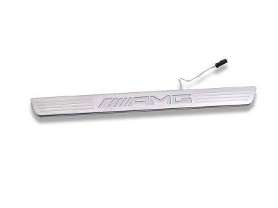 Baguette de seuil avant DROITE éclairée sans calculateur CLA W117 AMG