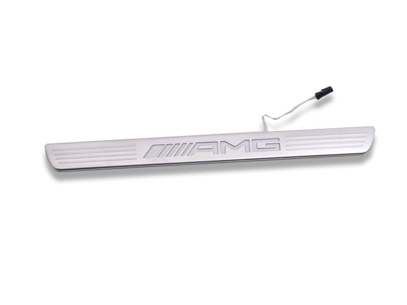 Baguette de seuil avant DROITE éclairée sans calculateur CLA W117 AMG